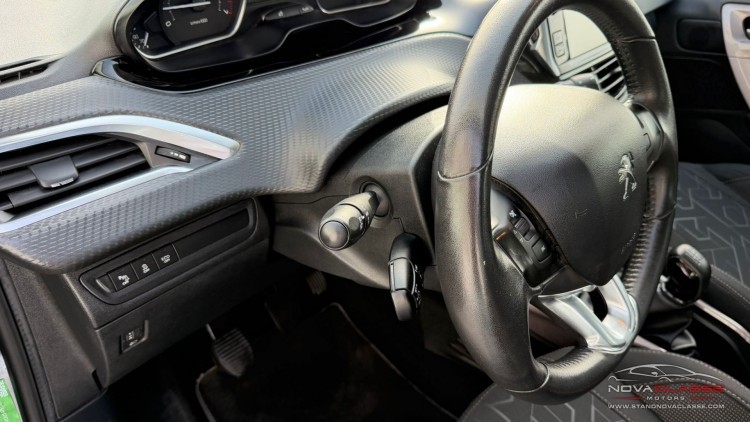 Peugeot 2008 1.2i Active