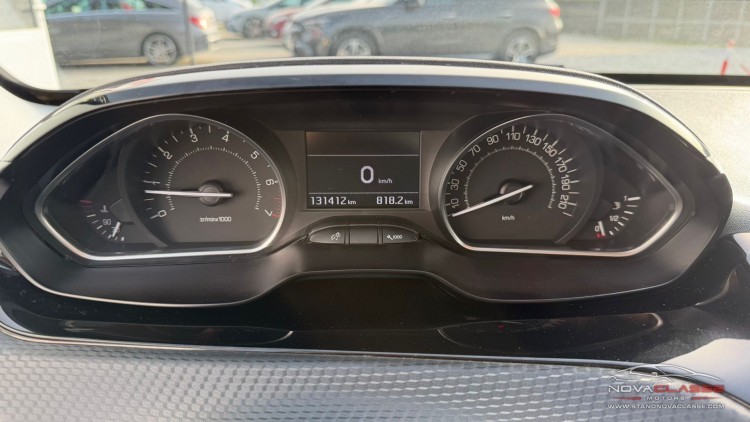 Peugeot 2008 1.2i Active