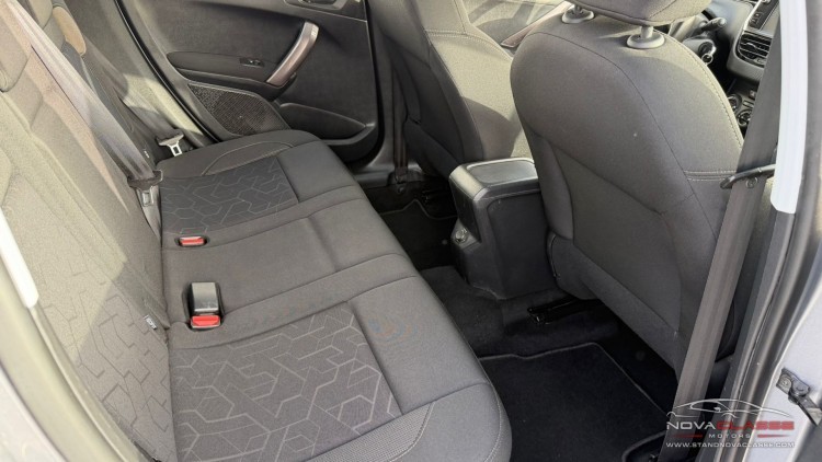 Peugeot 2008 1.2i Active