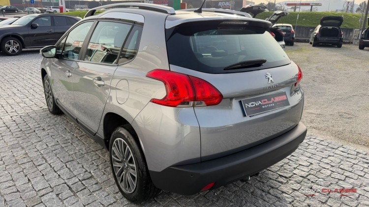 Peugeot 2008 1.2i Active