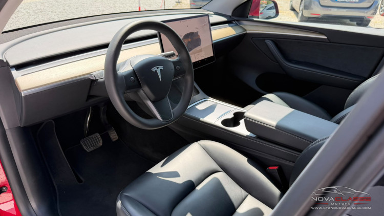Tesla Model Y RWD