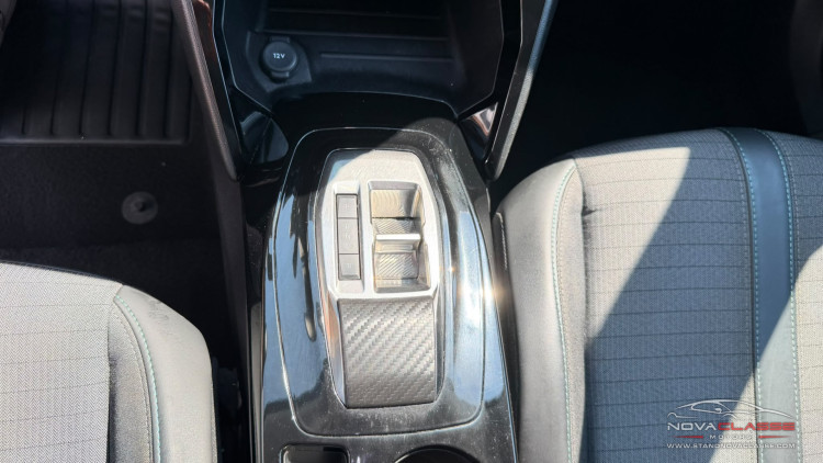 Peugeot e-2008 EV Allure Pack 50 kWh