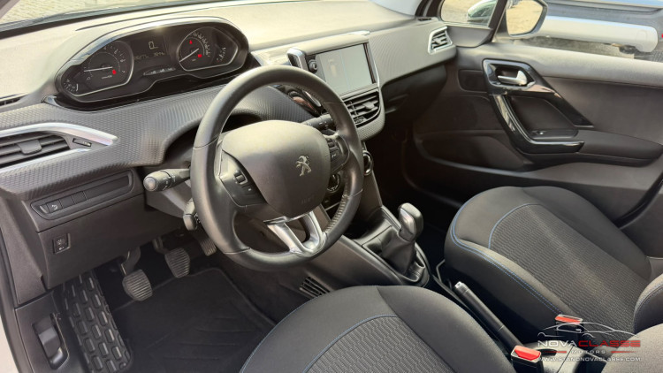 Peugeot 208 PureTech Style