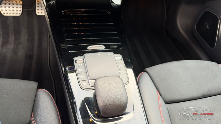 Mercedes-Benz Classe CLA 250 Shooting Brake AMG Line - H&iacute;brido